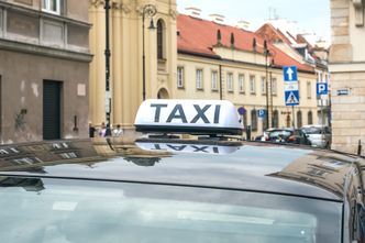 Fiskus zmienia zdanie ws. VAT. Ucierpią taksówki na aplikację