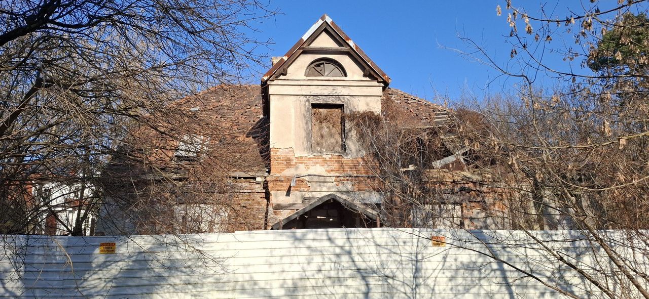 Warszawa: Urbex, czyli opuszczone miejsca w stolicy. Od zabytków po współczesne budynki