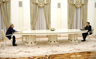 Dlaczego Putina i Macrona dzielił ogromny stół? Poszło o test na COVID-19