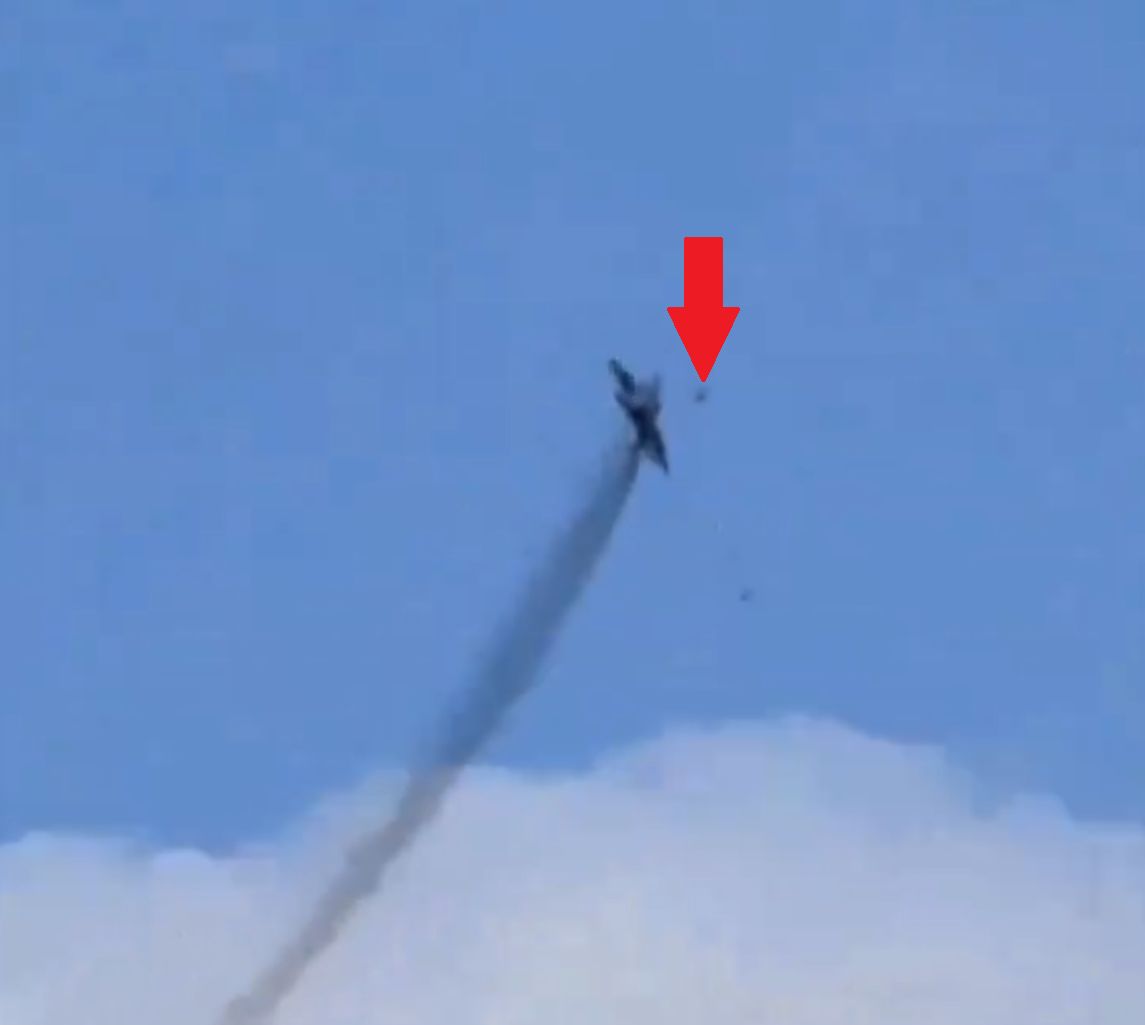 Ukraiński MiG-29 podczas ataku. Przenosi unikatowe bomby
