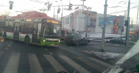 Lublin. Kolizja z udziałem karetki pogotowia ratunkowego