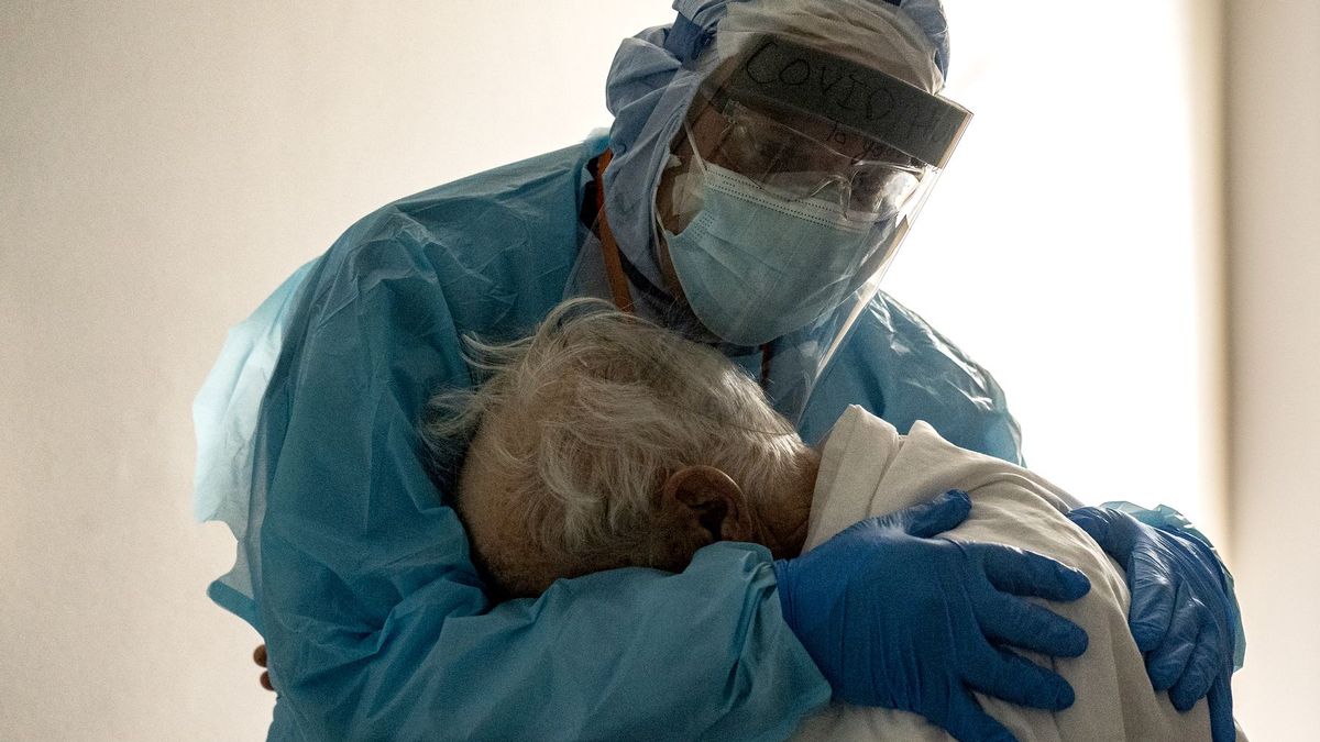 Ciężki przebieg COVID-19 niesie ze sobą późniejsze negatywne skutki dla zdrowia