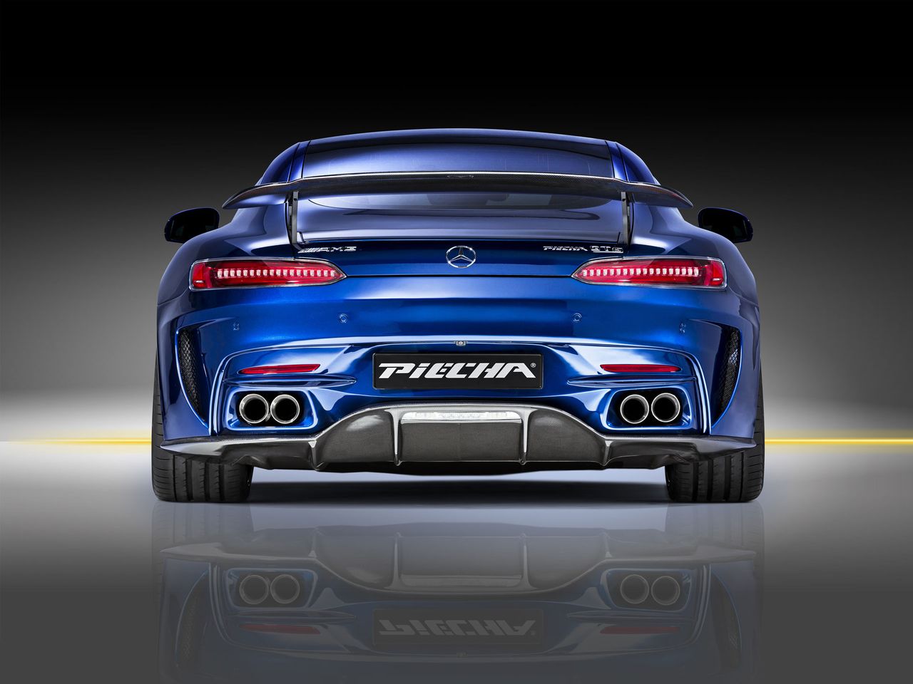 W tym przypadku skupiono się na aerodynamice Mercedesa-AMG GT R, która jest kompromisem pomiędzy wydajnością a estetyką.