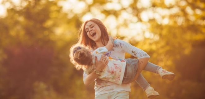 Relacje matki z córką mogą zmieniać się w kolejnych okresach życia dziecka