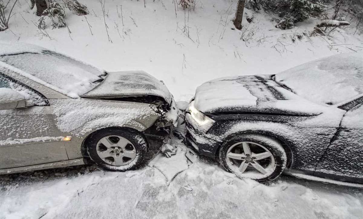 Tatrzańska Policja ostrzega: tak jedź i poruszaj się, gdy warunki na drogach są trudne
