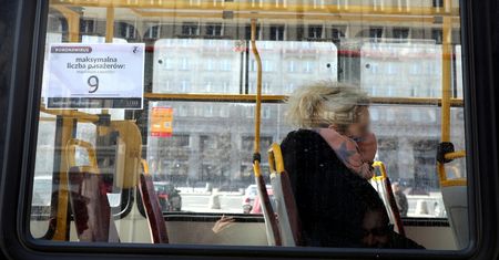 Warszawa. Podróżujesz autobusem bez maseczki? Miasto uruchamia specjalną kampanię informacyjną