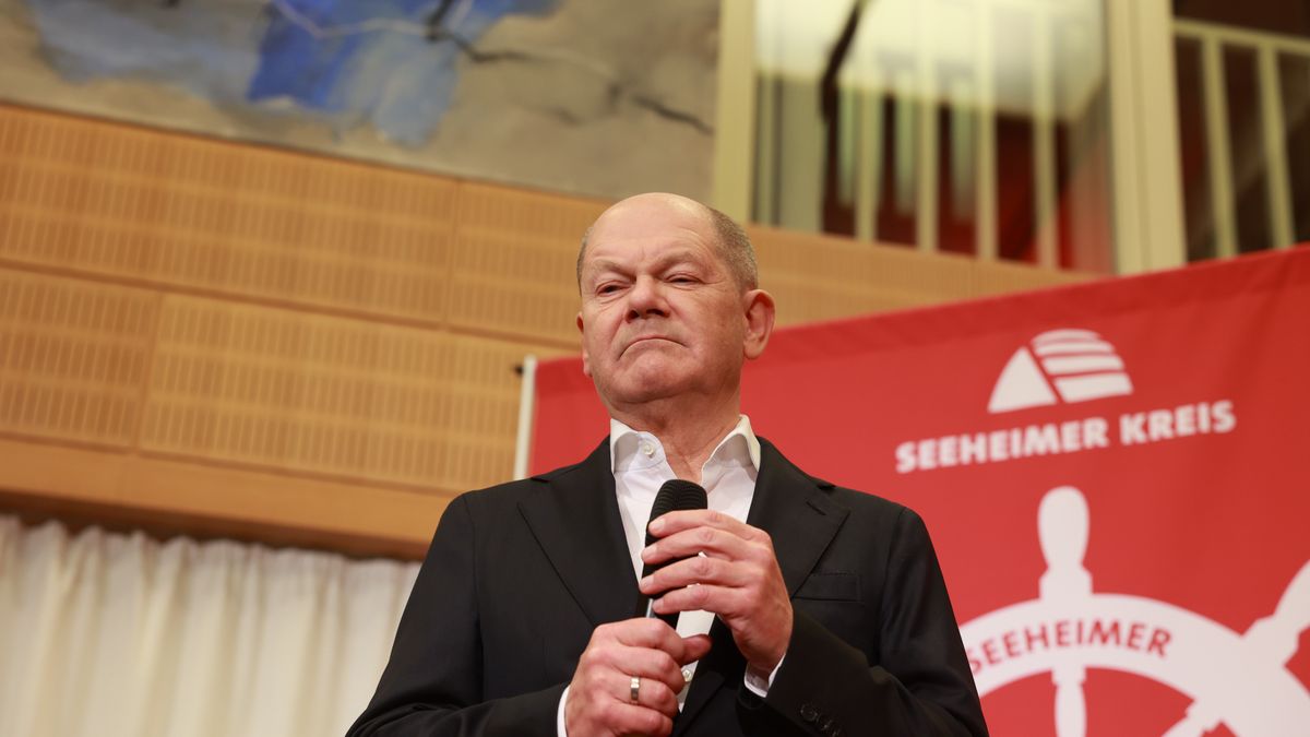 BERLIN, GERMANY - FEBRUARY 24: German Chancellor and German Social Democrat (SPD) Olaf Scholz speaks to the media the day after German parliamentary elections on February 24, 2025 in Berlin, Germany. The SPD came in a distant third at 16.5%, its worst federal election result ever. The Christian Democrats (CDU/CSU), with their chancellor candidate Friedrich Merz, won with 28.5% and will seek to form a government coalition.  (Photo by Keuenhof - Pool / Getty Images)