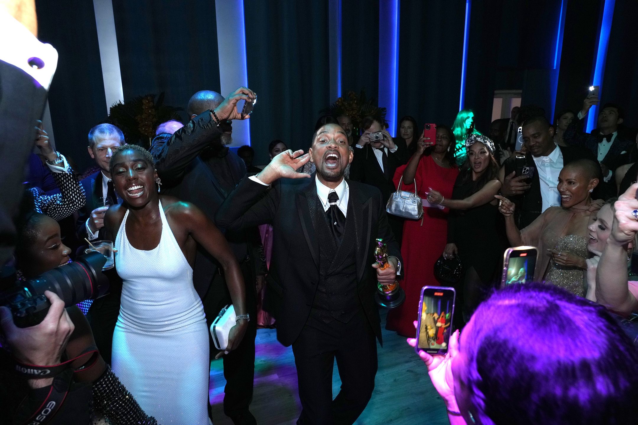 Will Smith szaleje na parkiecie podczas "Vanity Fair" Oscar Party