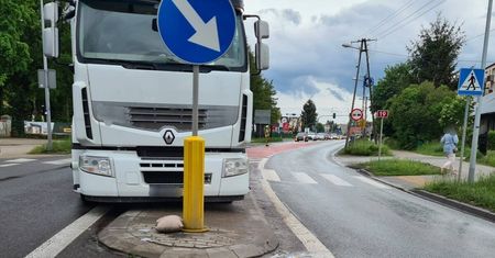 Samochód ciężarowy potrącił pieszego na pasach na DK19