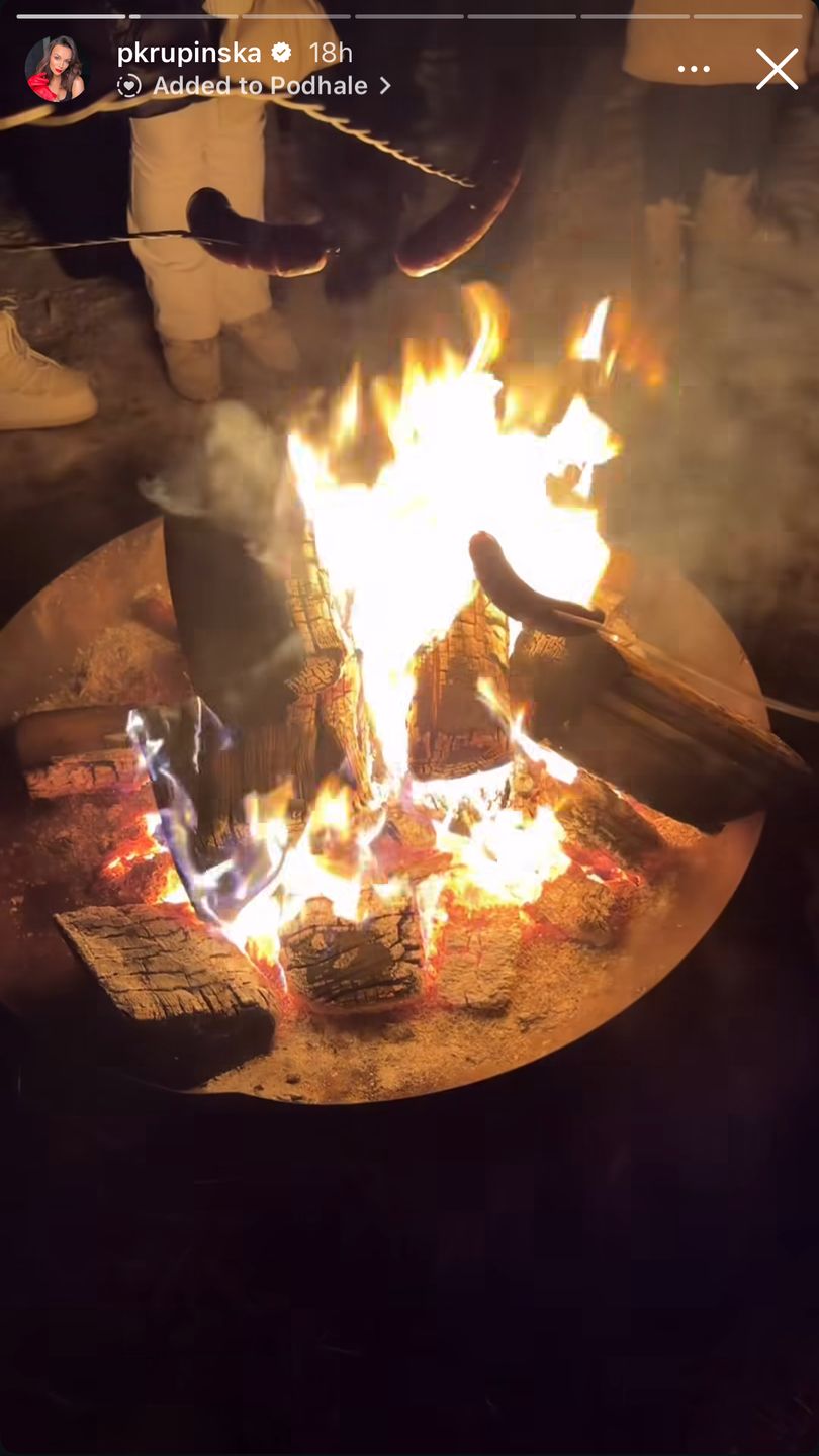 Celebrytki pieką kiełbaski