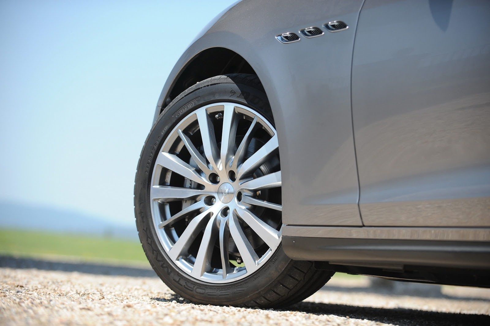 2014 Maserati Ghibli - Włosi wiedzą, co to piękno [galeria] 8