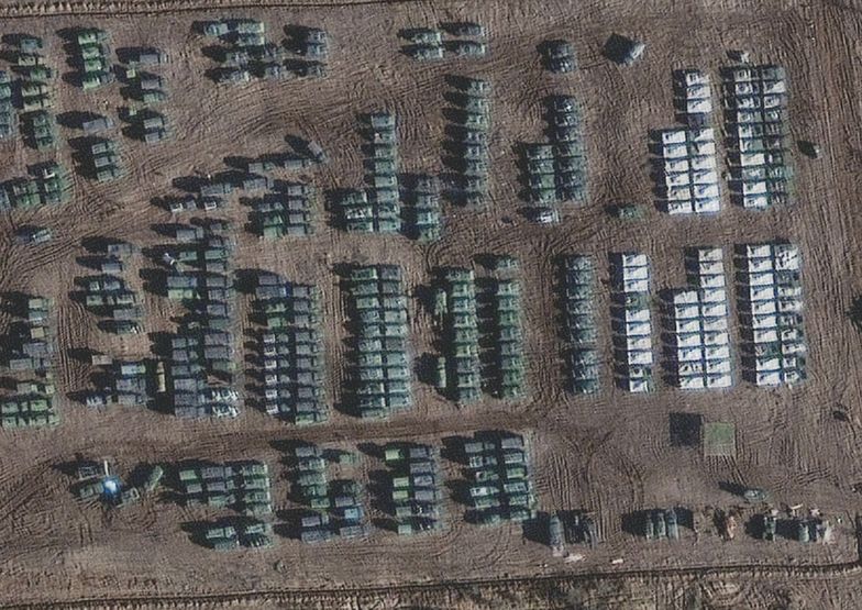 Szokujące zdjęcia satelitarne. Rosyjskie czołgi przy granicy z Ukrainą