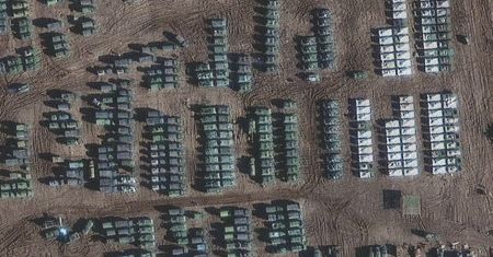 Szokujące zdjęcia satelitarne. Rosyjskie czołgi przy granicy z Ukrainą