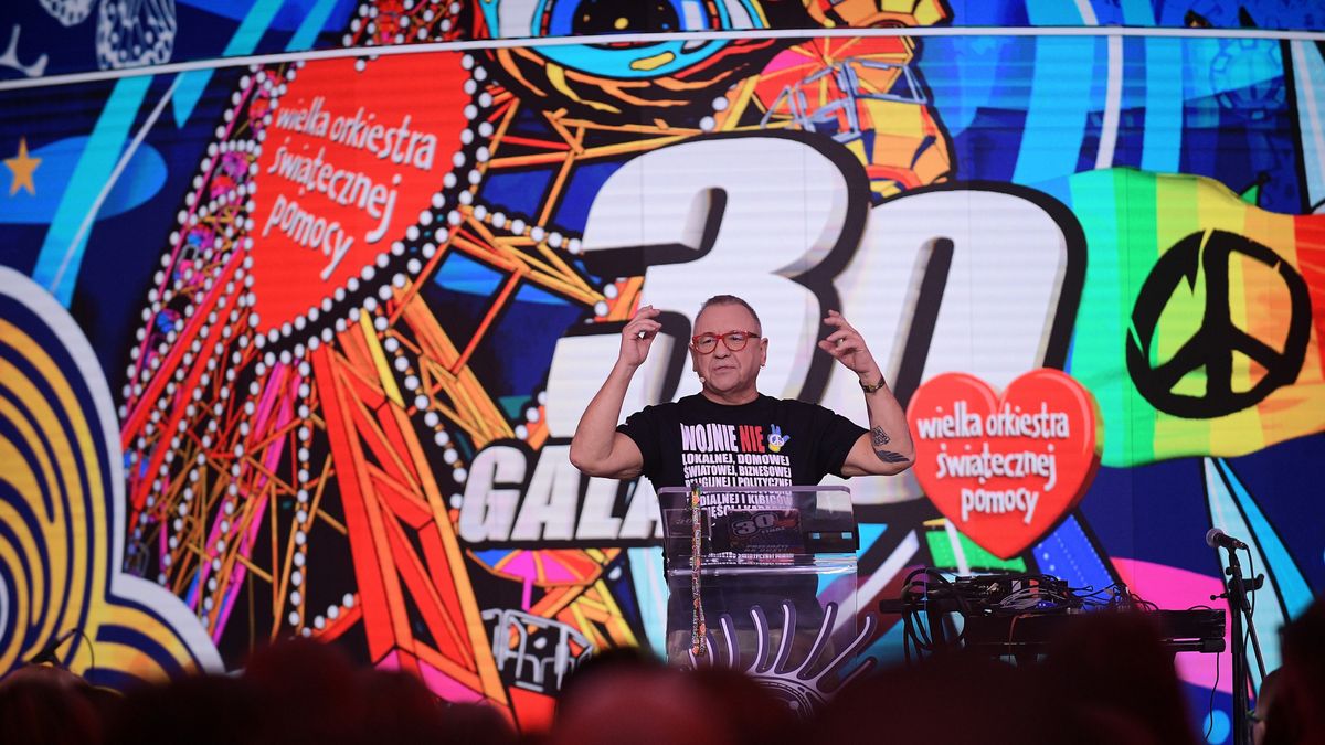 Na zdjęciu Jurek Owsiak w trakcie prezentacji wyniku 30. finału WOŚP