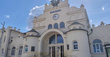 W ostatniej chwili uratowali niedoszłego samobójcę. Mężczyzna próbował odebrać sobie życie na Dworcu PKP