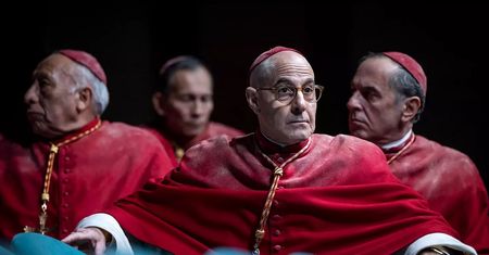 Wzrost o 283 procent. Po śmierci papieża Franciszka widzowie oglądają "Konklawe"