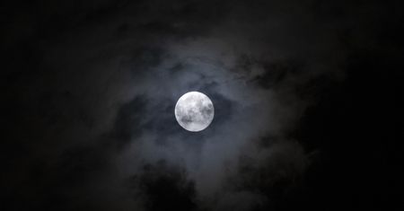 Kiedy pełnia w listopadzie? Mroźny Księżyc nadchodzi