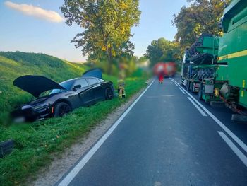 Motocyklista i pasażer w szpitalu. Wypadek w Sikorzu. Droga zablokowana. Lądował LPR!