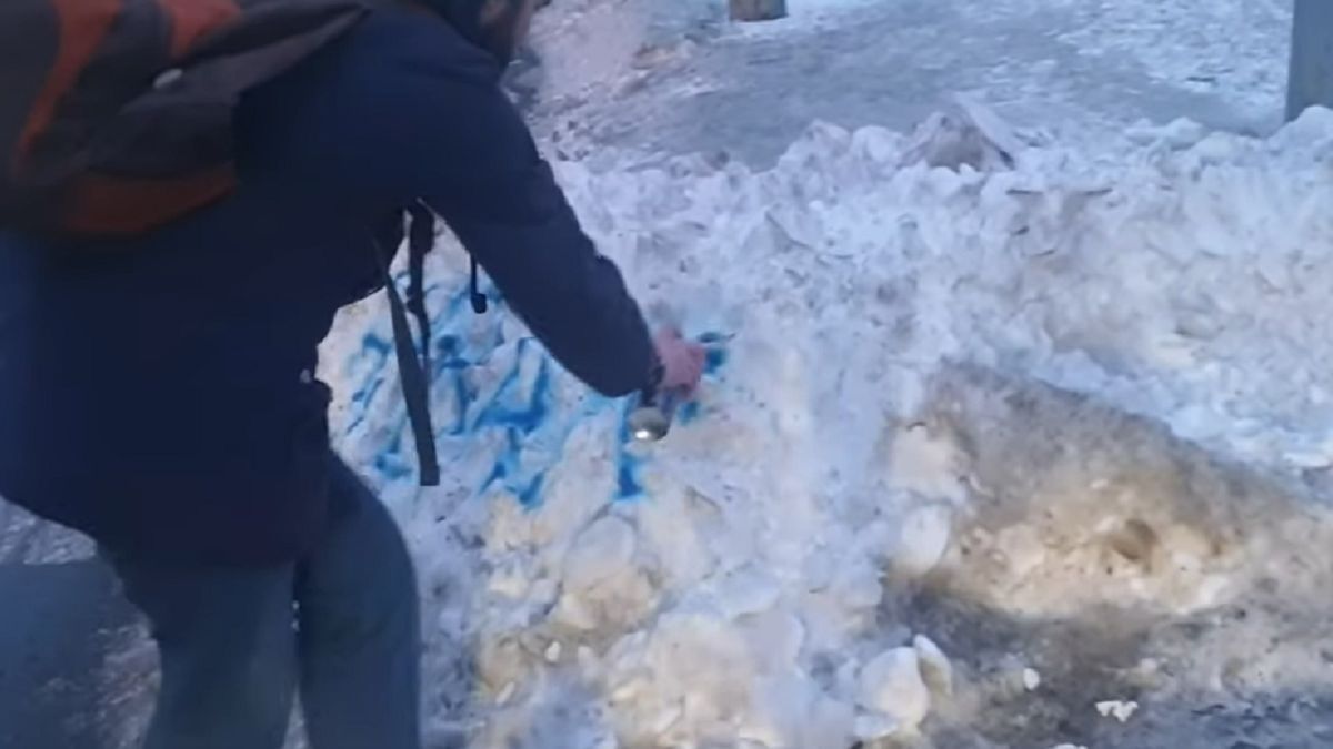 Rosjanie i sposób na szybkie odśnieżanie. To nazwisko pojawia się na śniegu