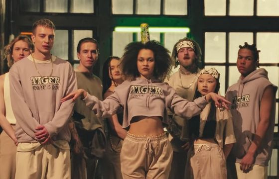 Napój Tiger promowany w nowym teledysku Young Leosi