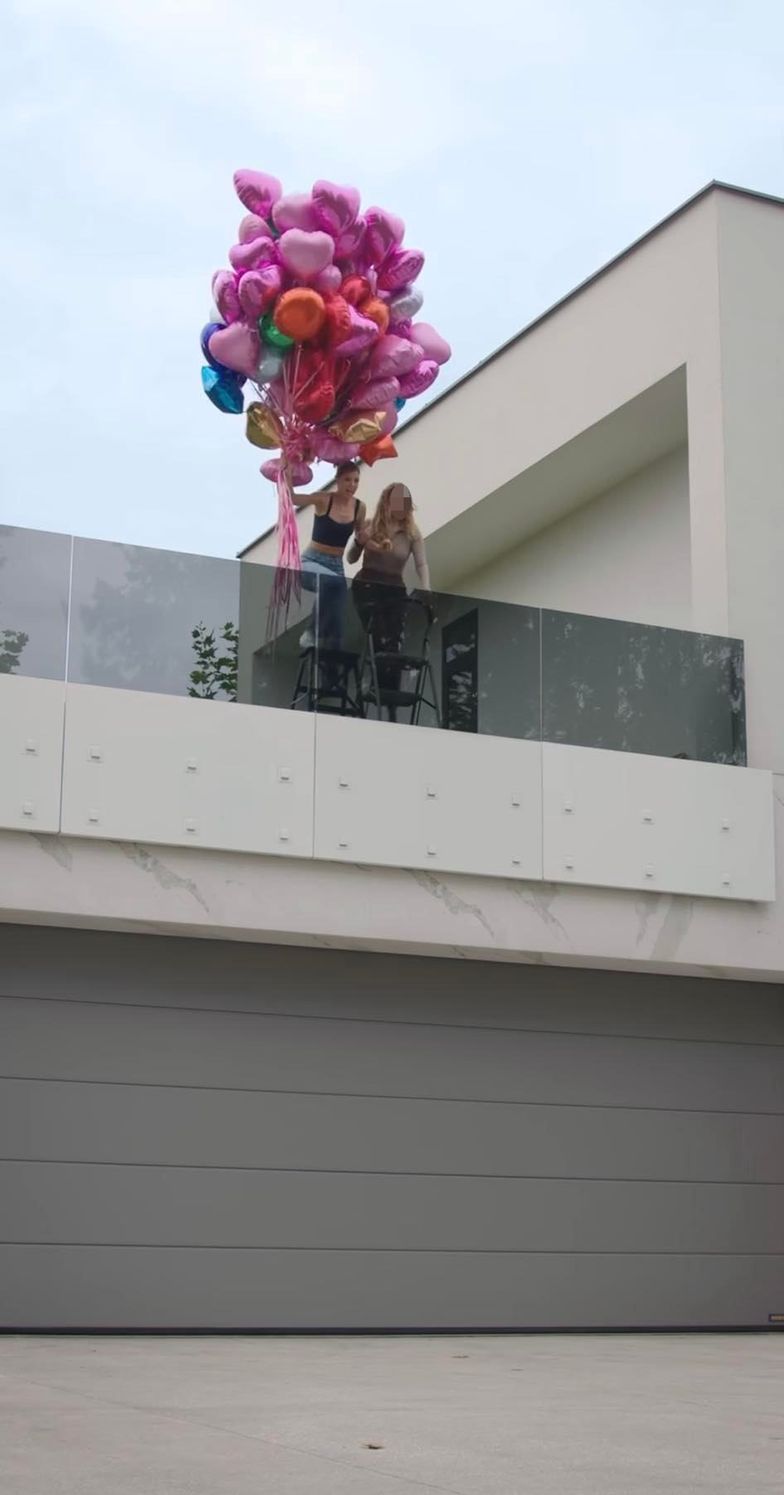 Klaudia Halejcio "skacze z dachu" w najnowszym skeczu