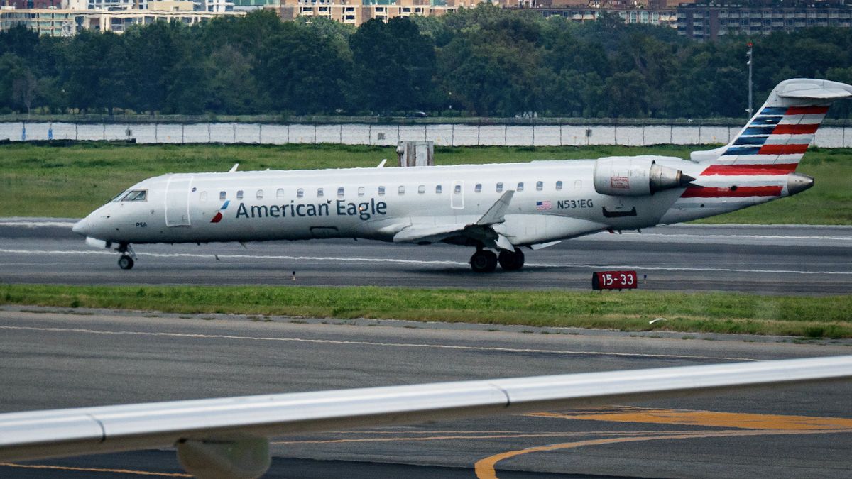 Samolot American Eagle musiał zawrócić, bo