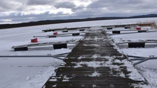 Łętowo: Malownicze jezioro Łętowskie skute lodem