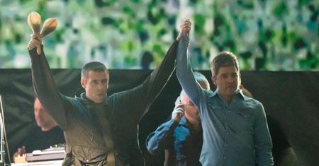 Fani Oasis zachwyceni. Noel nie krył łez podczas pierwszego koncertu, fani mu wtórowali: "Szlocham"