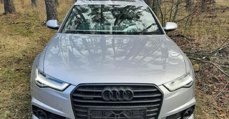 Trzebiszewo. Luksusowe audi z Niemiec porzucone w środku lasu. Miało włączony silnik