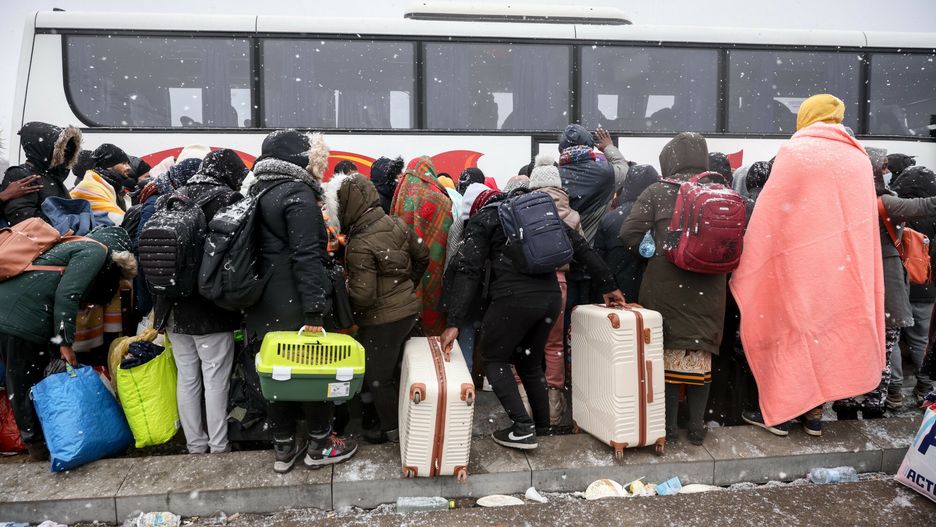 Sytuacja na przej?ciach granicznych polsko-ukrai?skich28.02.2022 Medyka Przejscie graniczne z Ukraina w Medyce Uchodzcy z ogarnietej wojna Ukrainy 
fot. Andrzej Iwanczuk/REPORTERAndrzej Iwanczuk/REPORTER