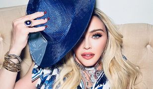 Madonna w modnym brzoskwiniowym blondzie. Uwagę przyciągają również brwi