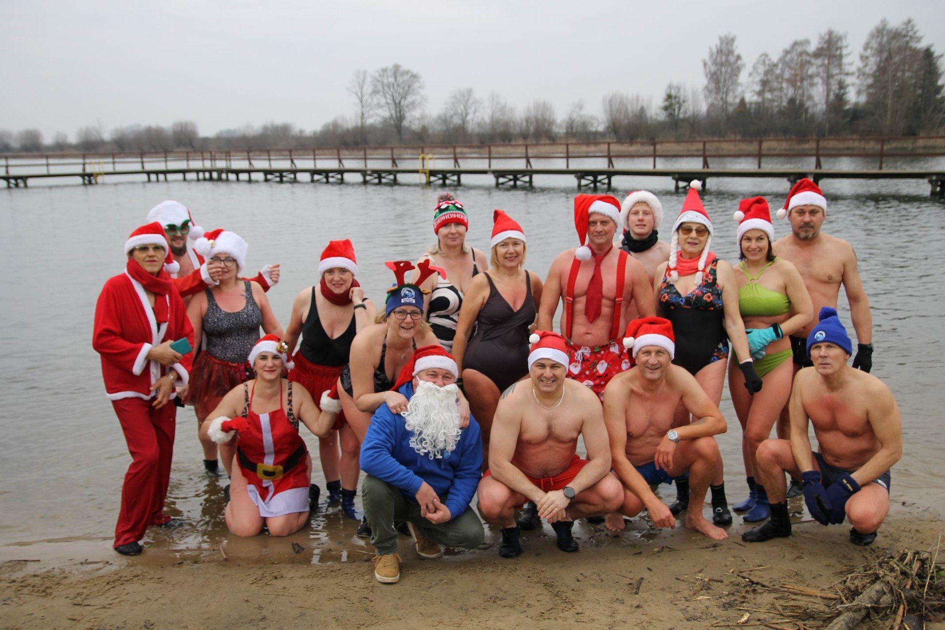 Mikołajkowe morsowanie w Jeziorze Starogrodzkim w Chełmnie