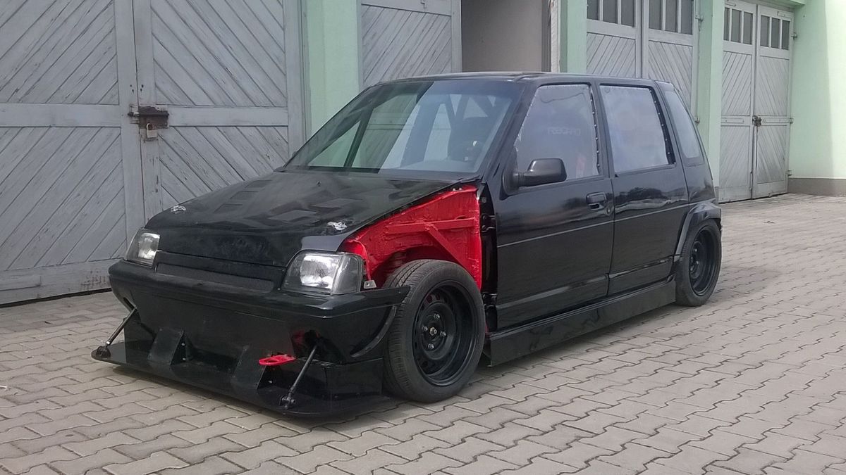 Młody mechanik postanowił zbudować wyścigówkę na bazie Tico.