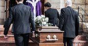 Zdradził, ile kosztuje wykopanie grobu. Zarobki grabarzy zwalają z nóg