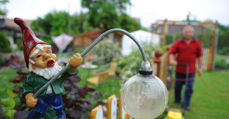 Podatek od krasnali, huśtawek i kapliczek? Resort finansów wydał oświadczenie