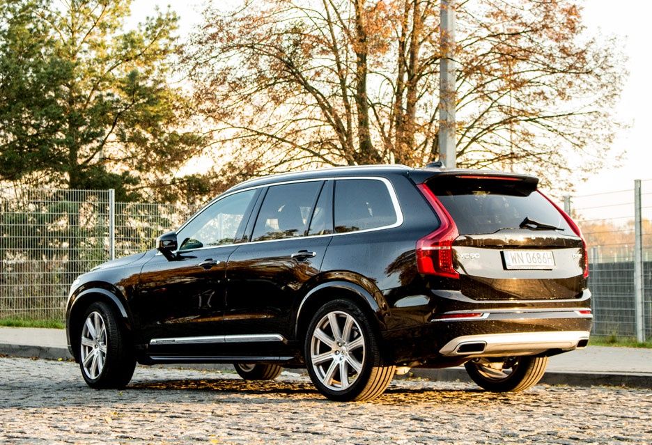 Volvo XC90 - widok z boku