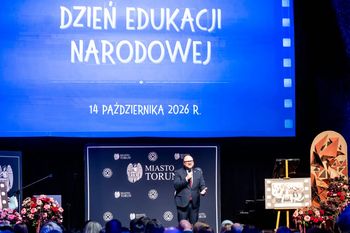Nagrody dla 132 nauczycieli i dyrektorów. Święto toruńskiej oświaty na Jordankach