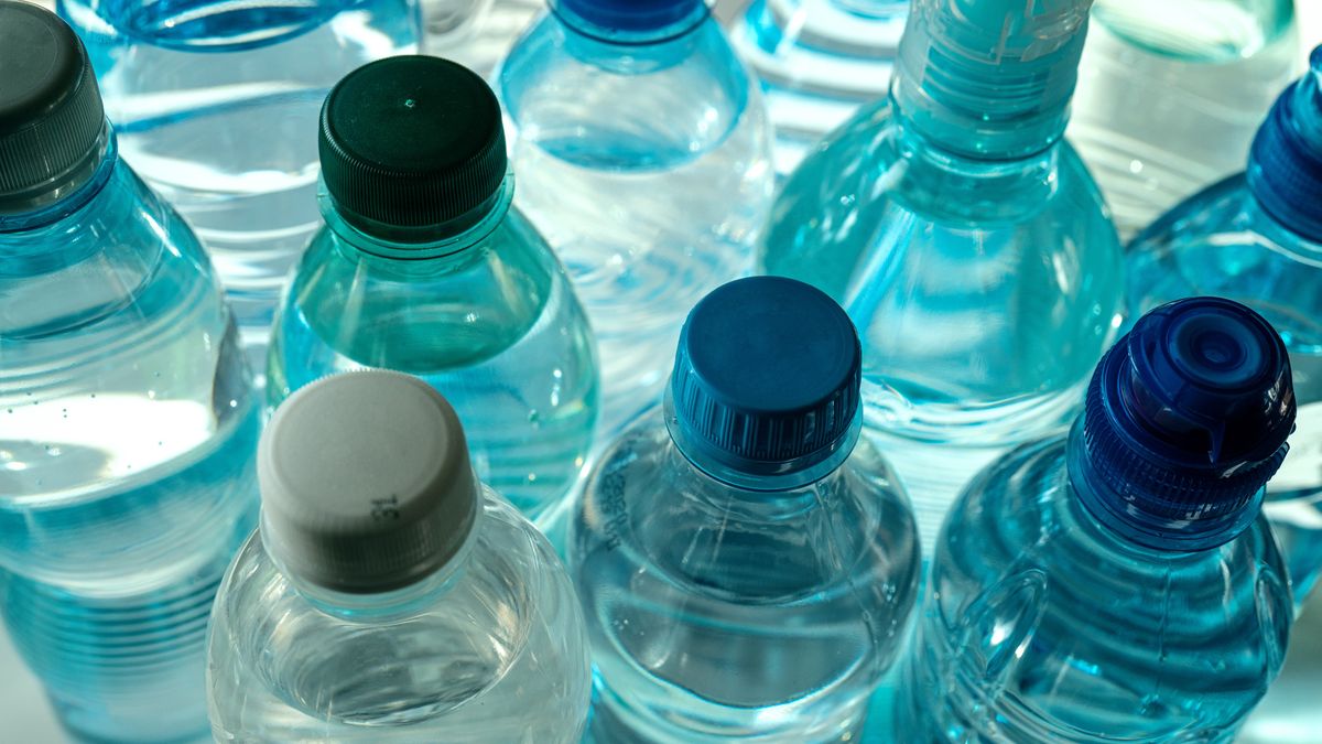 Raport dot. kaucji za butelki. Opłata nie może być za wysoka, ale im wyższa, tym chętniej je zwrócimy