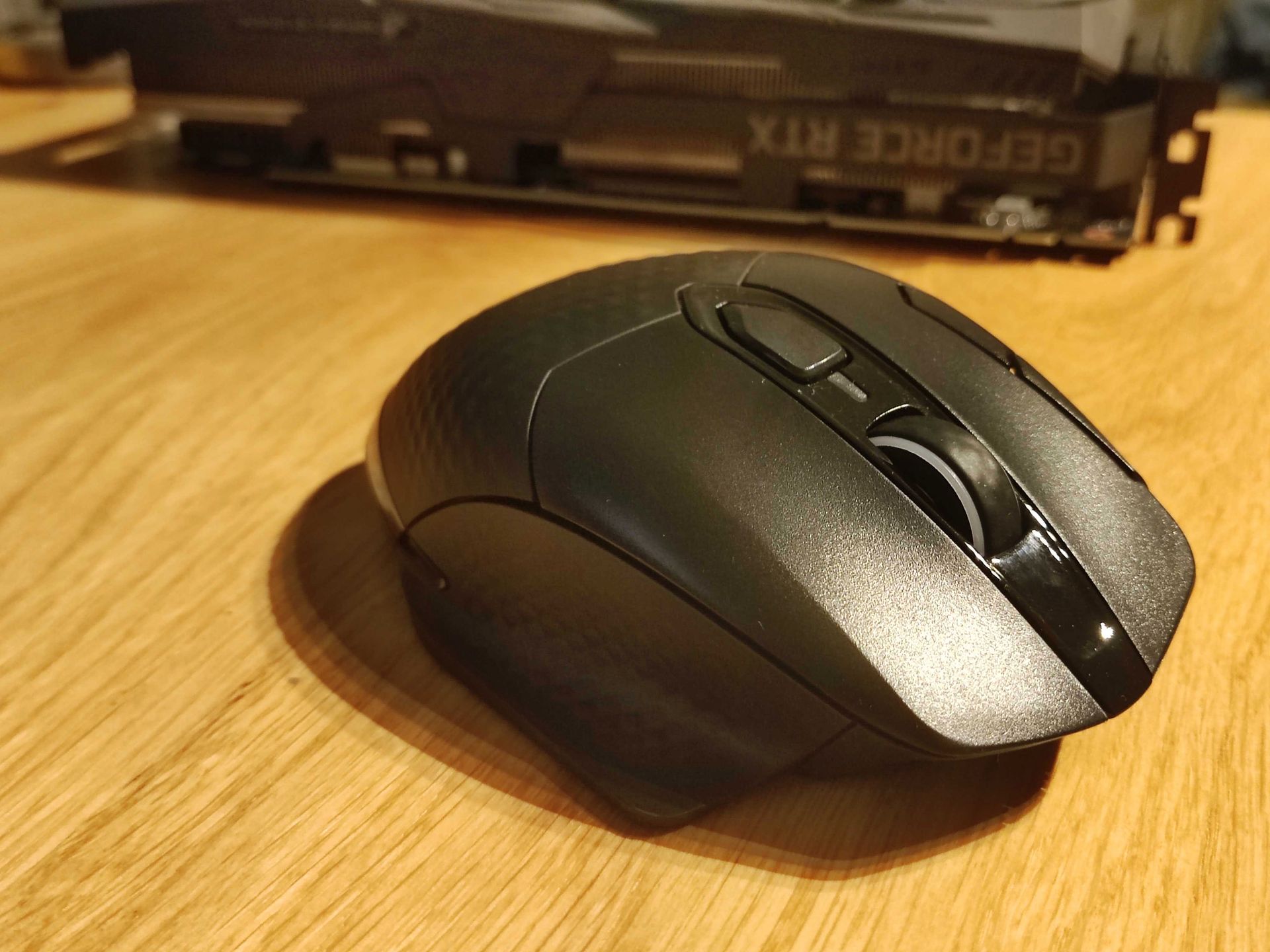 Corsair Dark Core RGB Pro SE. Test bezprzewodowej myszy z ładowaniem indukcyjnym 3