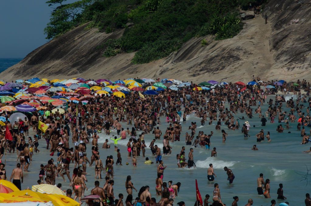 Brazylijskie plaże wypełnione po brzegi 
