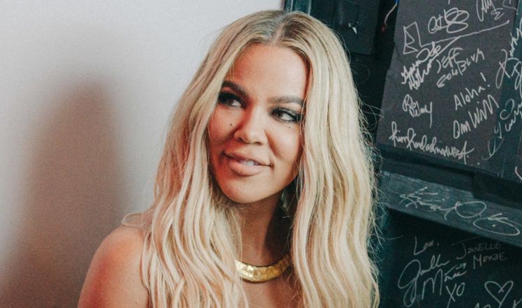 Khloe Kardashian chwali się figurą w bikini