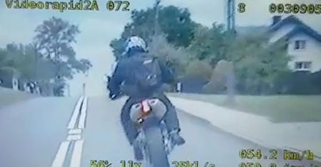 Motocyklista z karabinem maszynowym uciekał policji z Rybnika. Miał coś jeszcze