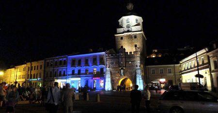 Nowa iluminacja Ratusza i Bramy Krakowskiej