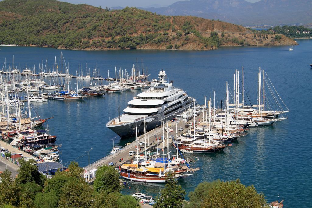 Jachty rosyjskich oligarchów płyną na Malediwy. Uciekają przed sankcjami