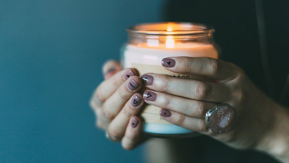 Świąteczne wzory paznokcie w tym roku mogą zaskakiwać