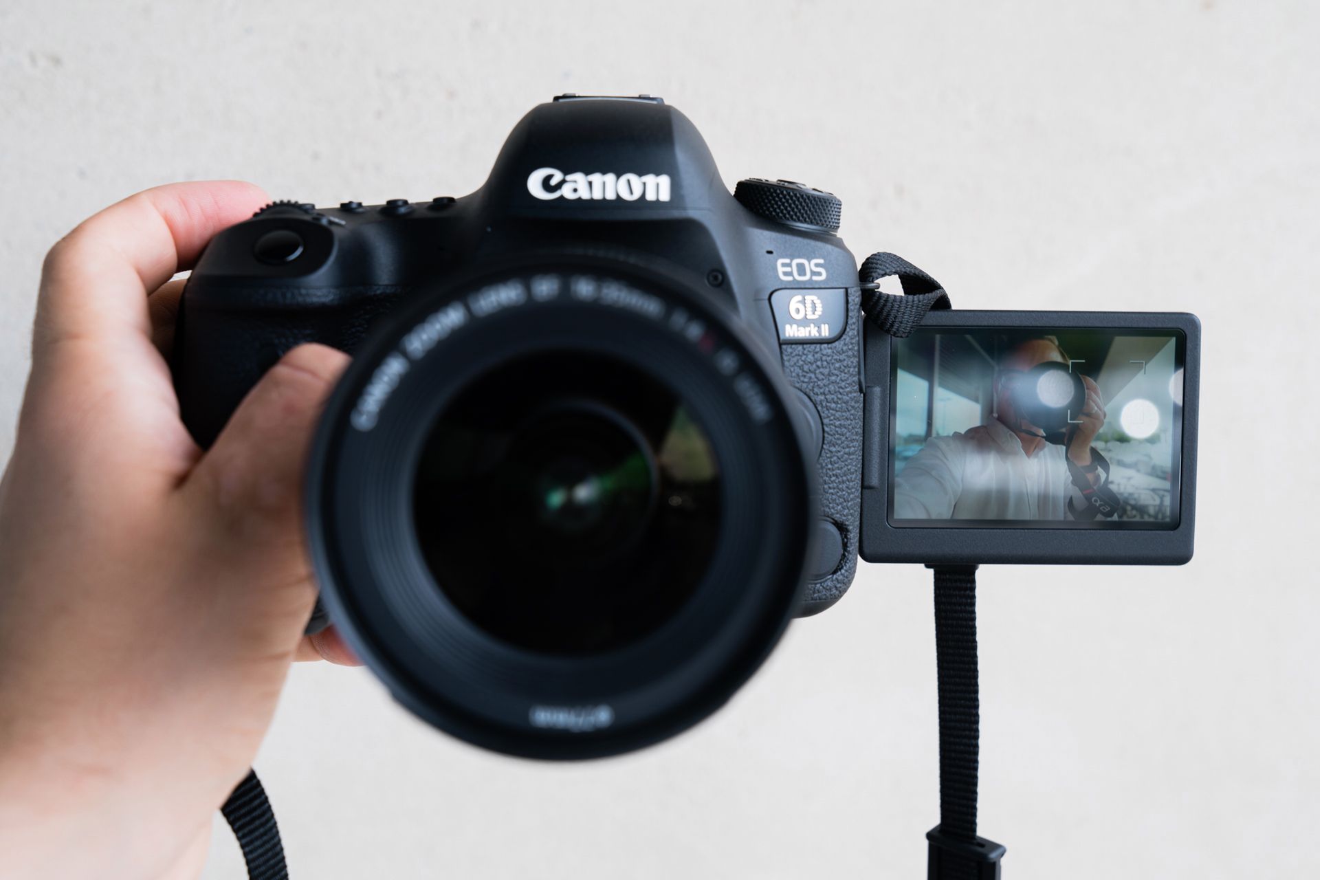 Canon EOS 6D Mark II - budżetowa pełna klatka powraca. Pierwsze wrażenia 15