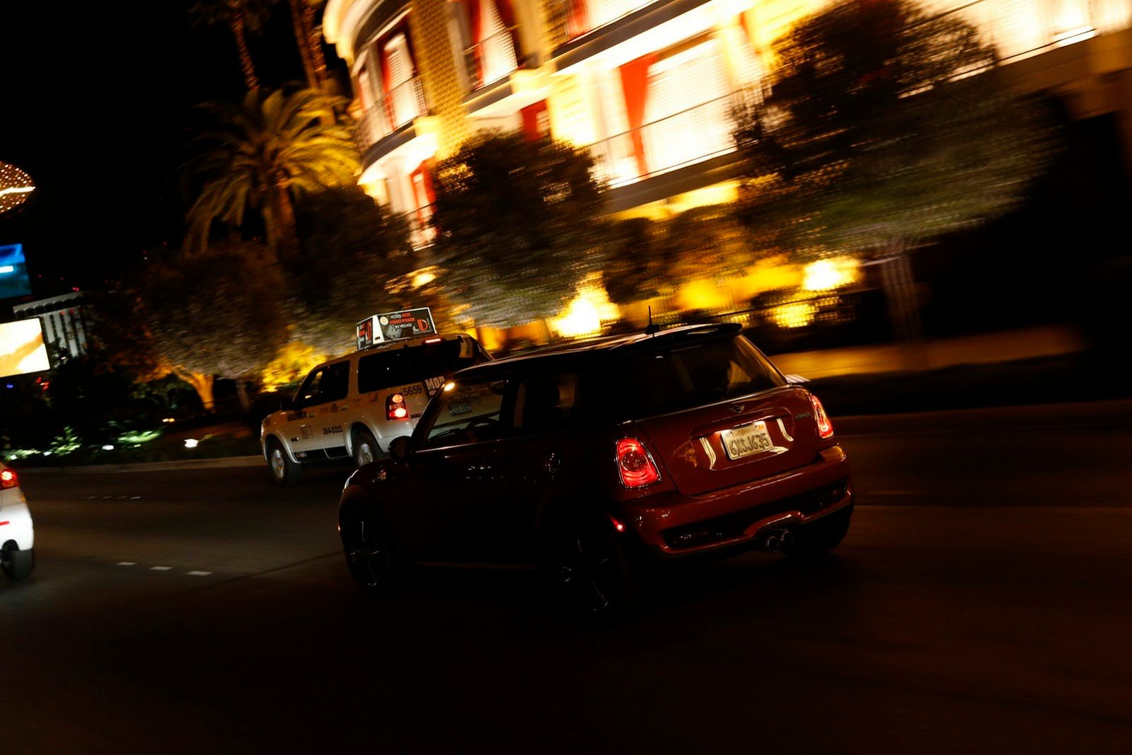 Galeria Mini jako celebracja sprzedaży półmilionowego egzemplarza w USA 228