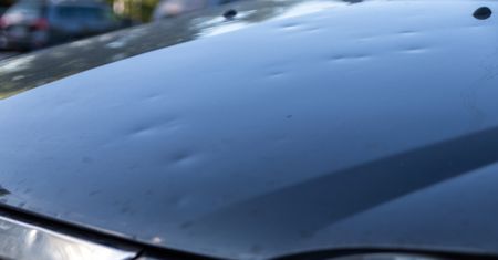 Usuwania wgnieceń na karoserii - metody bezinwazyjne. Czy warto je stosować?