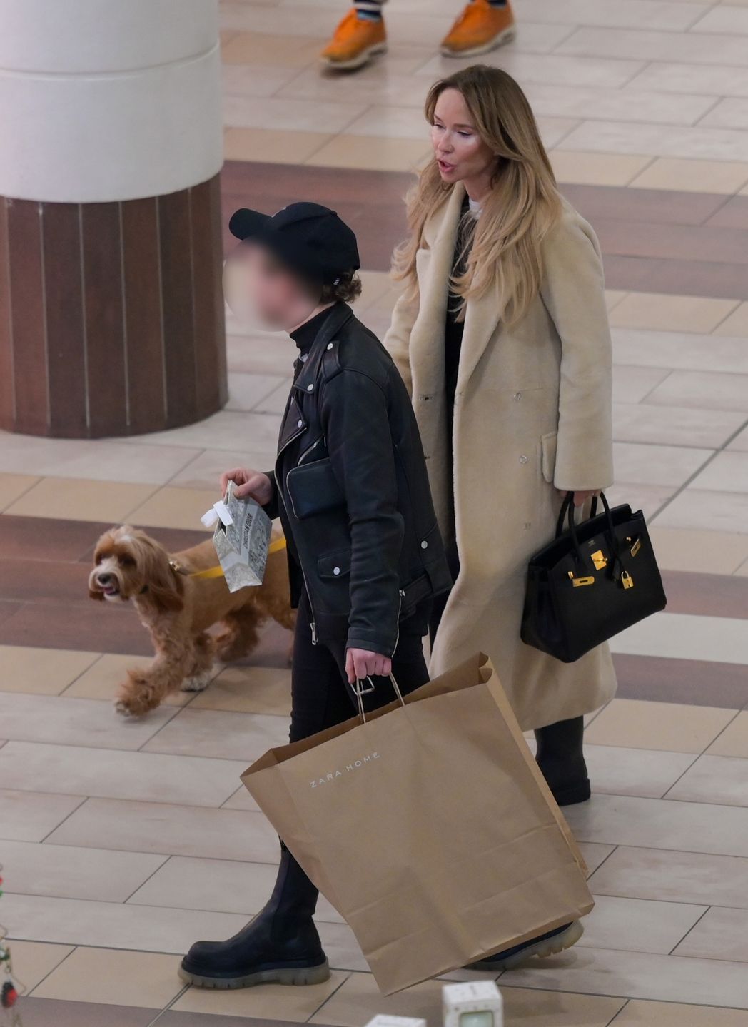 Joanna Przetakiewicz w centrum handlowym