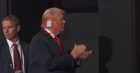 Trump zamilkł. Uwaga wszystkich skupiła się na jego uchu